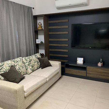 Appartamento Flat em Pitangueiras - sacada gourmet, 3 dorms, limpeza diária e serv de praia Guarujá Esterno foto