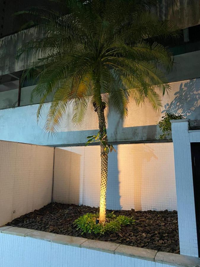 Appartamento Flat em Pitangueiras - sacada gourmet, 3 dorms, limpeza diária e serv de praia Guarujá Esterno foto