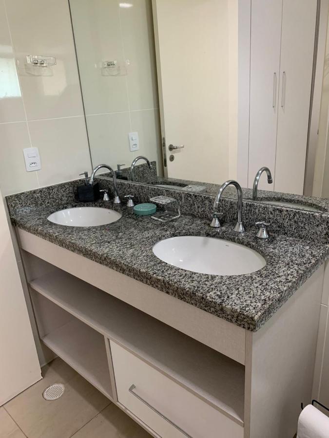 Appartamento Flat em Pitangueiras - sacada gourmet, 3 dorms, limpeza diária e serv de praia Guarujá Esterno foto
